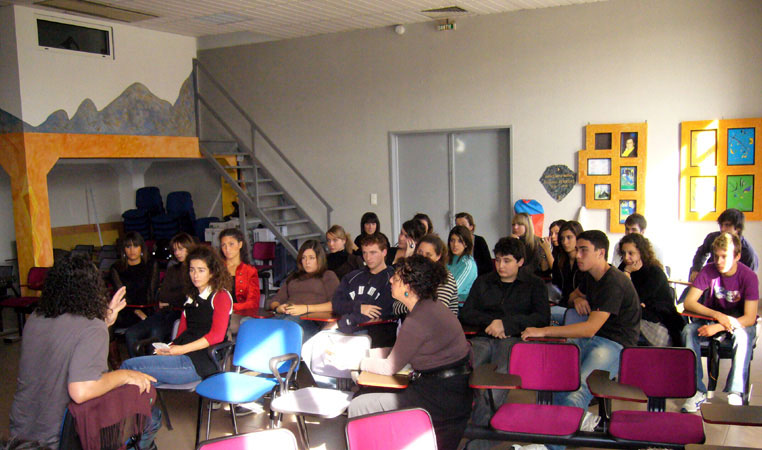 Théâtre Forum et débat sur l'exclusion en collaboration avec la Compagnie Scèn'ô auprès des délégués de classe du Lycée Fesch. 17/11/06 Ajaccio.